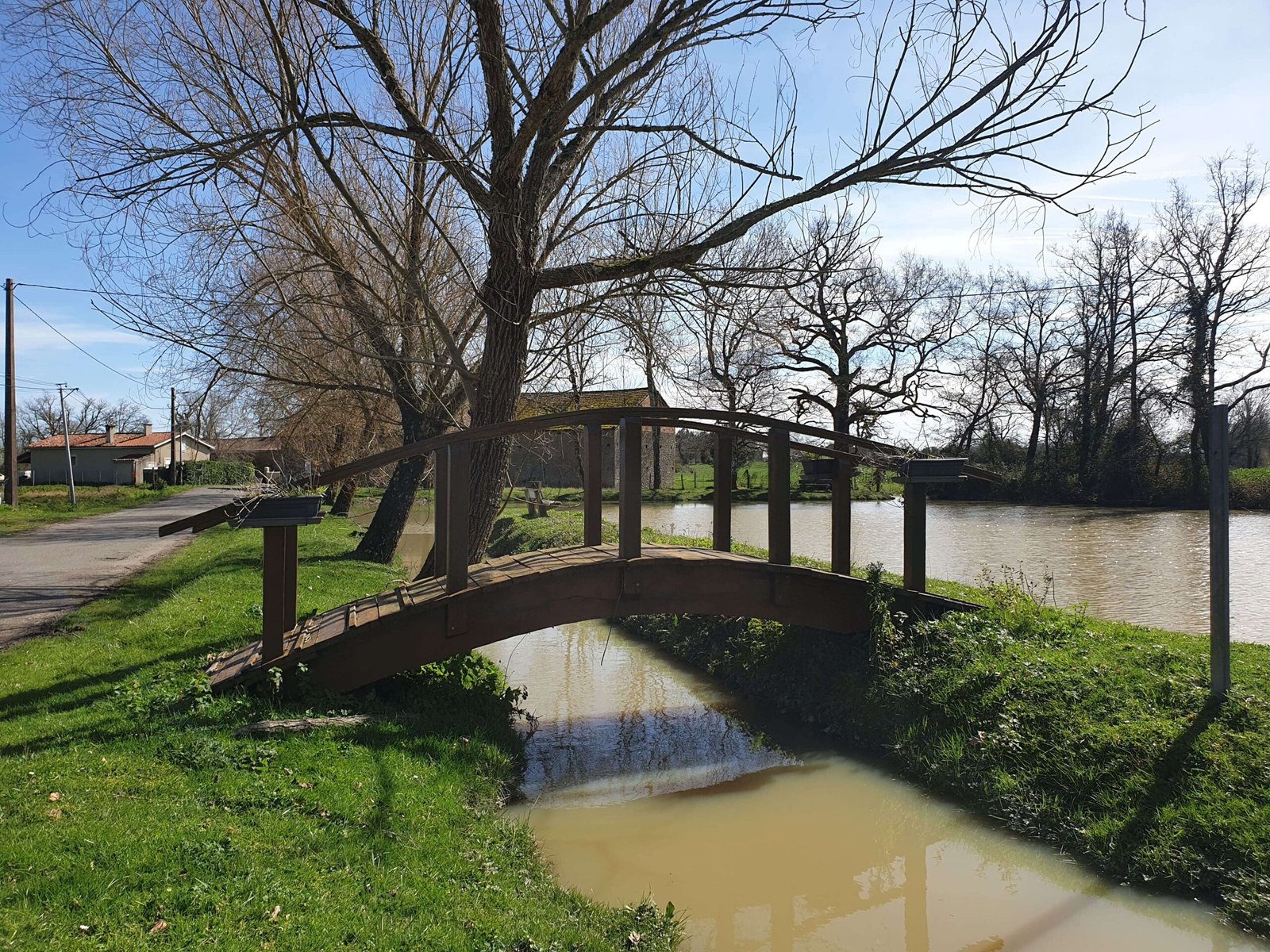 Tasque sur le sentier de l'Adour