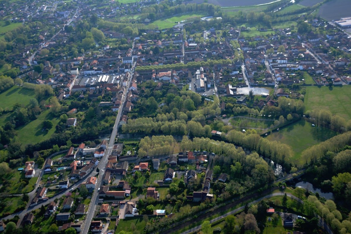 Vue aérienne Vic en Bigorre Echez (65)